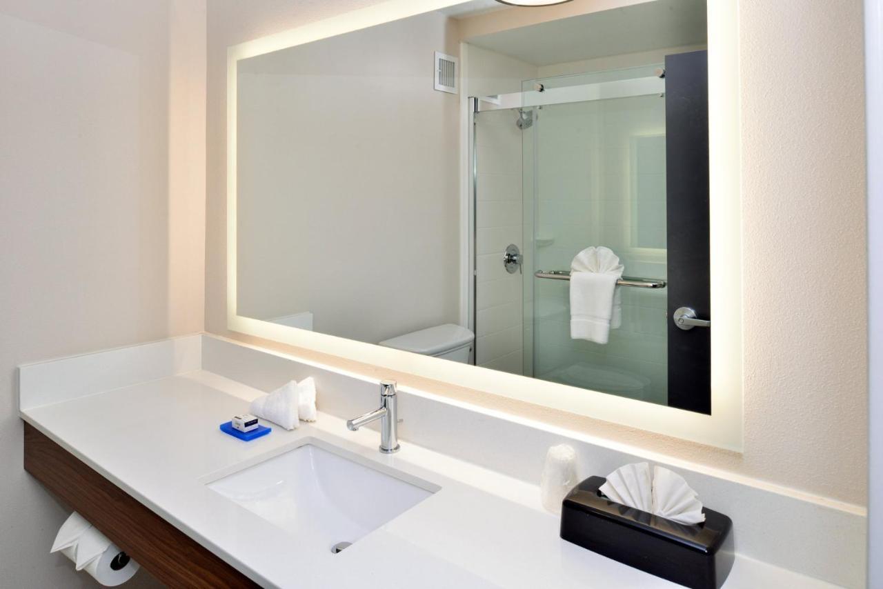 Holiday Inn Express Winston-Salem Medical Ctr Area Экстерьер фото